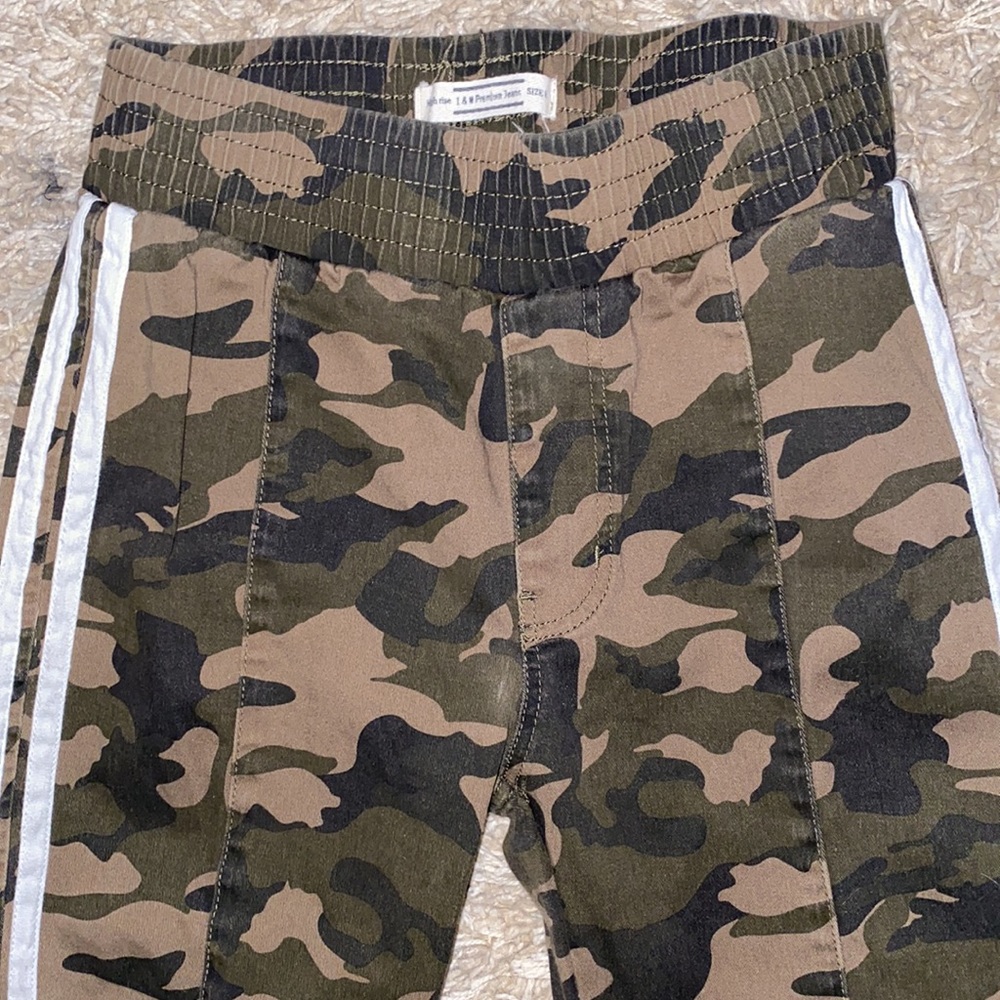 High Rise Camo Joggers - Picture 3 of 10